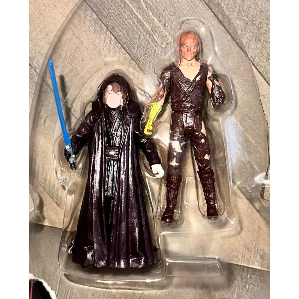Hasbro 2005 Star Wars Revenge of the Sith Battle Damage Anakin Skywalker
